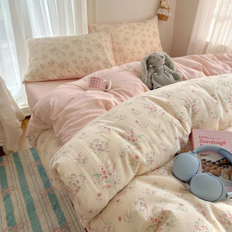 Cama de algodón de cuatro piezas A clase madre y bebé dormir desnudo pro piel sábanas de cama de algodón puro Kasa dormitorio dibujos animados lindos tres piezas 4