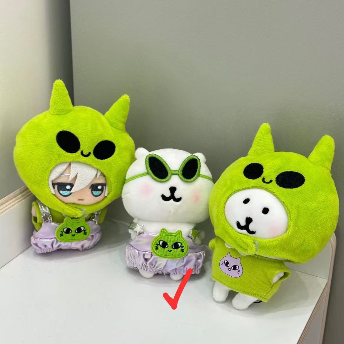 Alien hood + alien sunglasses