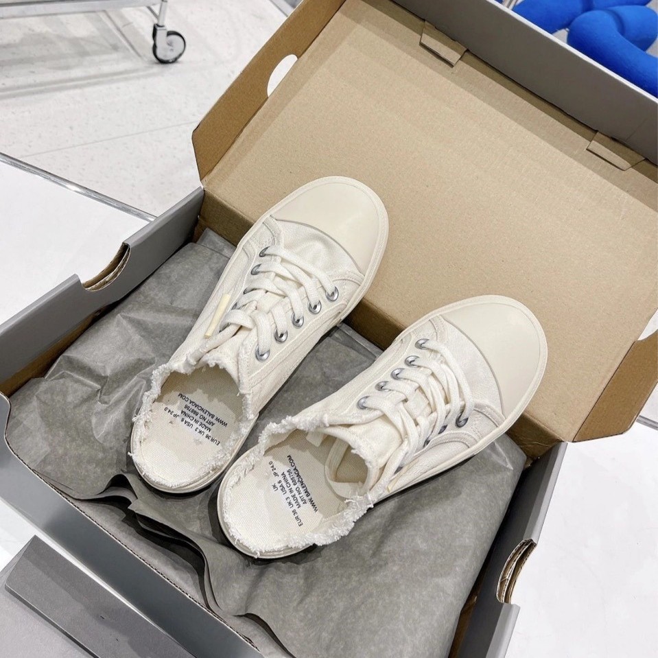 Unisex Pariser Retro-Sneaker aus Canvas mit Used-Look, Schnürung, halbgeschlossene Zehenpartie, flache Schuhe im Used-Look, 2023_voghion.com