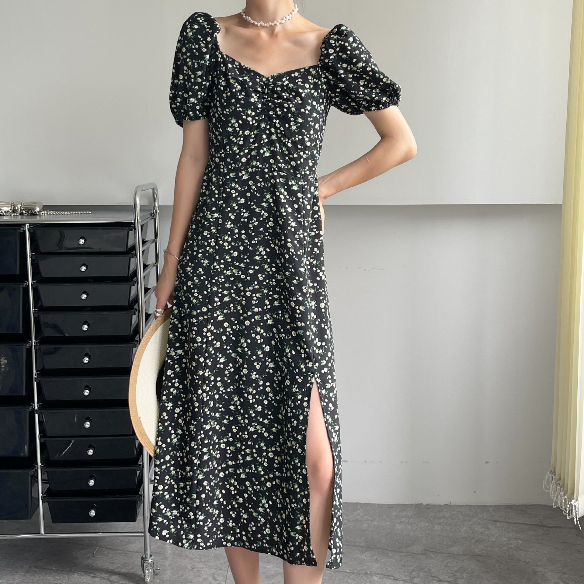 黑色吊带连衣裙2022新款设计感小众夏季法式复古高级感裙子女夏天 - 三坑日记