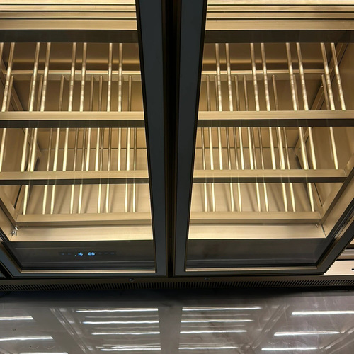 Winery wine cellar metal steel plate display cabinet glass white wine cigar cabinet built-in stainless steel constant temperature and humidity red wine cabinet