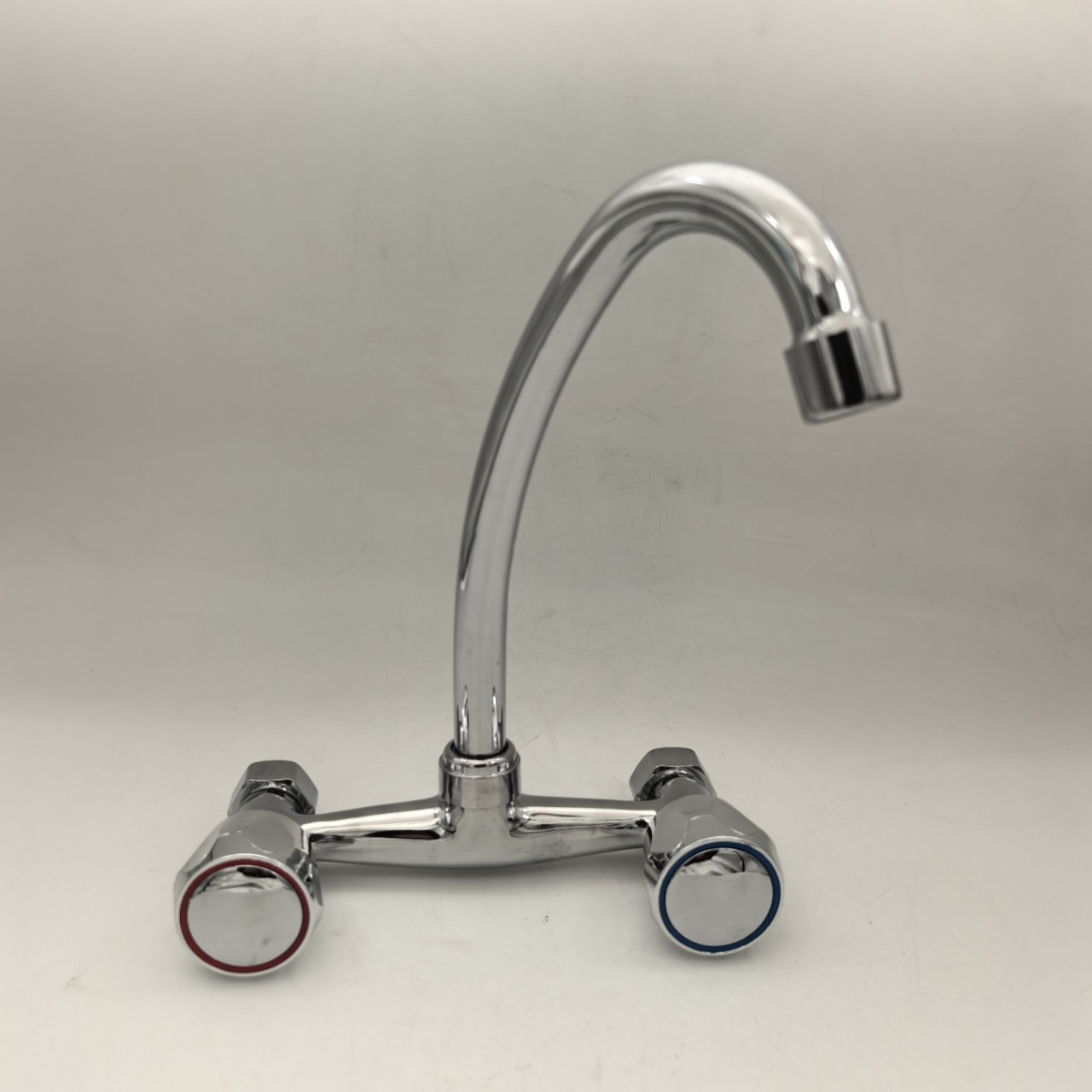Grifo Mezclador Doble de Cocina de Aleación de Zinc, Agua Fría y Caliente, Galvanizado, para Cocina image 1