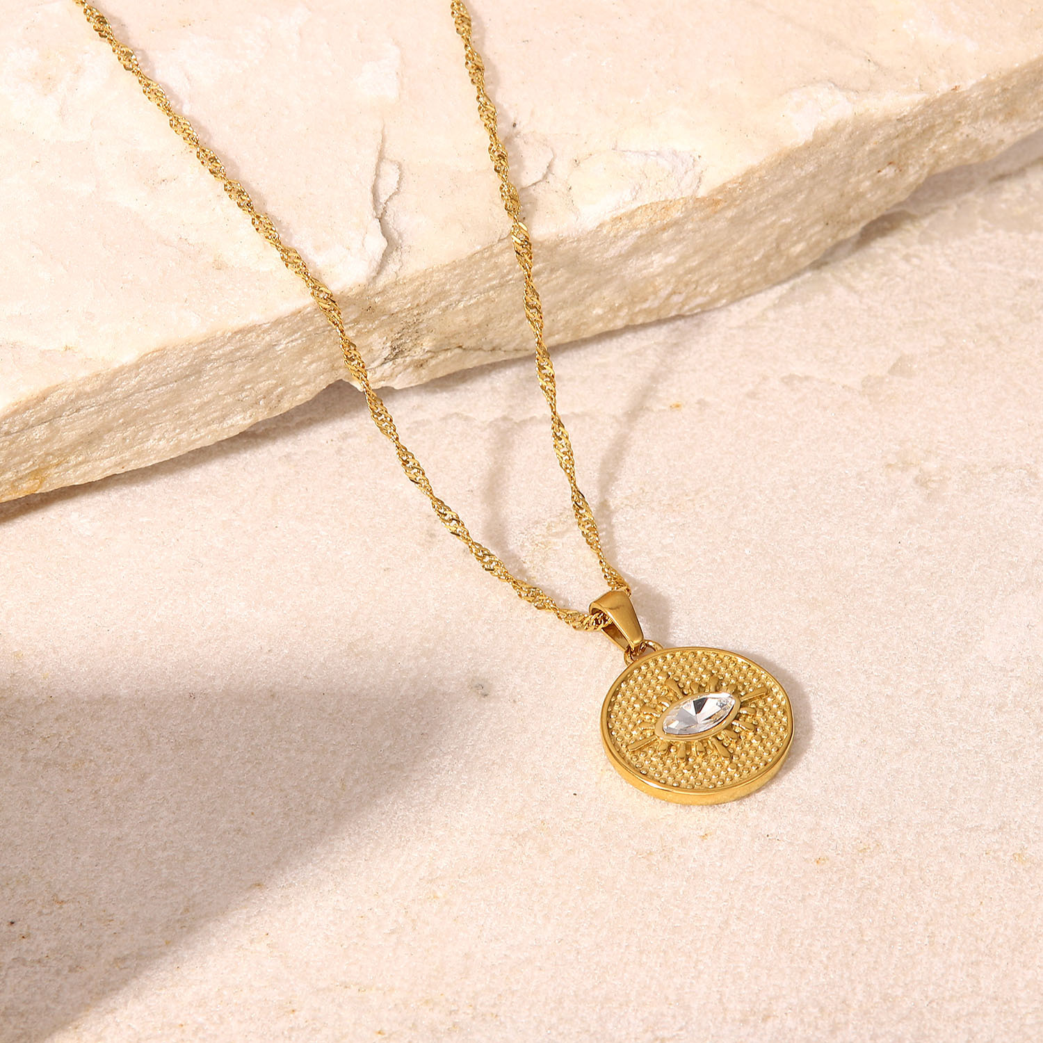 Mode 18k Or Plaqué Ovale Zircon Yeux En Acier Inoxydable Pendentif Collier display picture 3