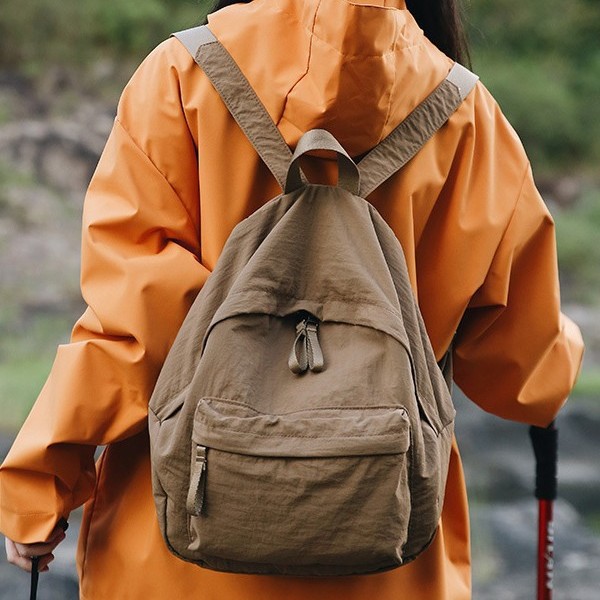 Outdoor Lightweight Casual Backpack for Women Large Capacity Travel Hiking Backpack Middle School Student Commuter School Bag for Girls