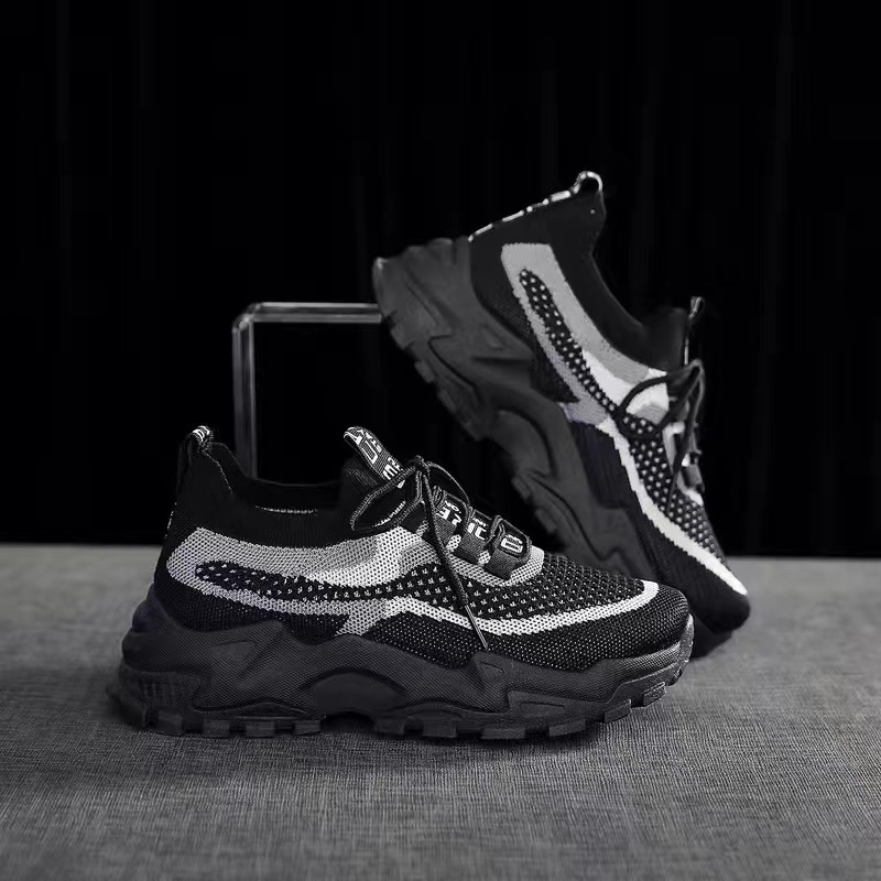 Zapatos de calcetines de tejido volador mujeres primavera y otoño 2023 nuevo estilo Harajuku viento corriendo ligero elástico transpirable zapatos deportivos casuales