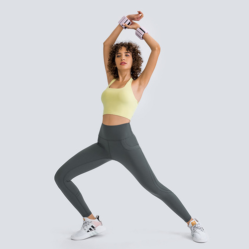 European and American new sexy halterneck bandeau style beautiful back sports bra for women, light luxury, fashionable and unique pleated sports bra