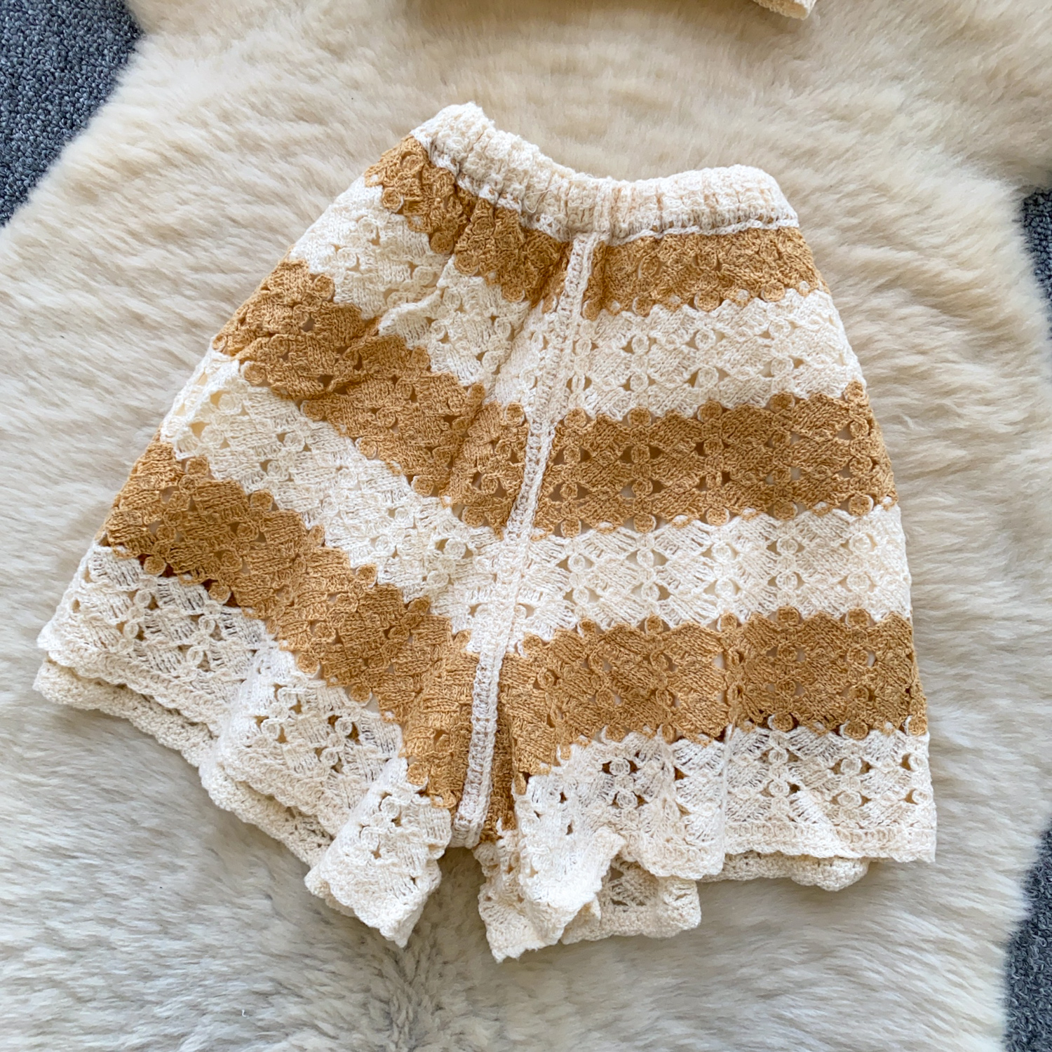 Women's Resort Style Color Blocked Knit Camisole High-Waisted Shorts Two-Piece Set Hollow Out Summer Fashion_ecoleips.com