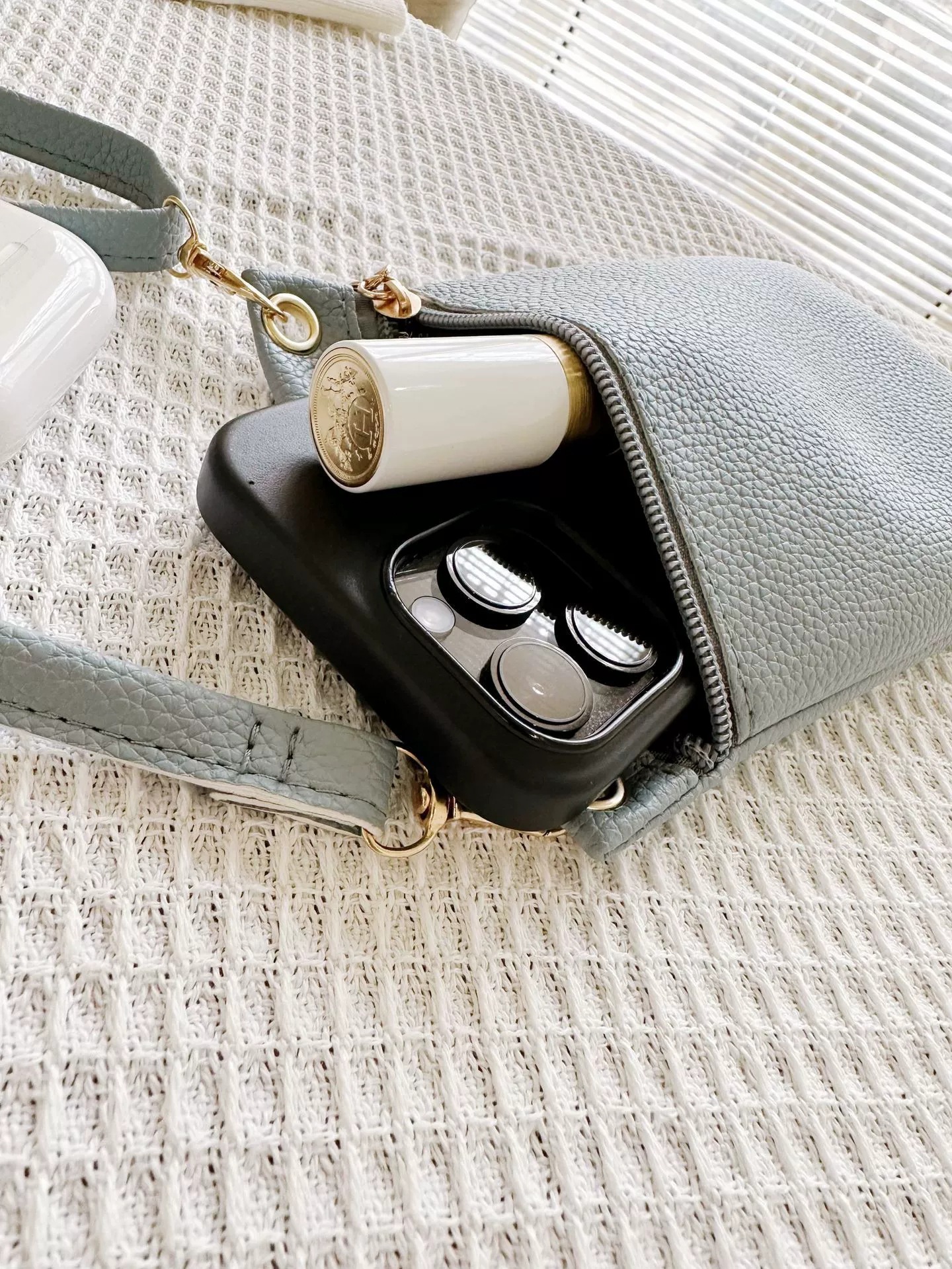 Sınır ötesi sıcak satış 2024 sonbahar ve kış yeni hakiki deri kadın çantası mini crossbody çanta basit küçük kare çanta yumuşak inek derisi cep telefonu çantası