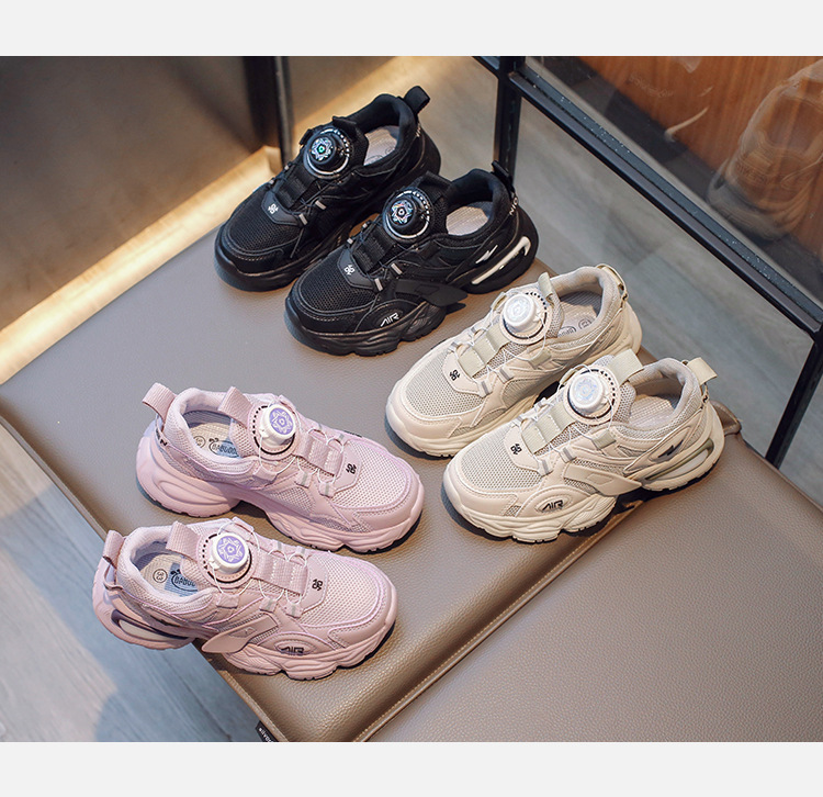 Barnsneakers i ventilerande mesh med vridlås_voghion.com