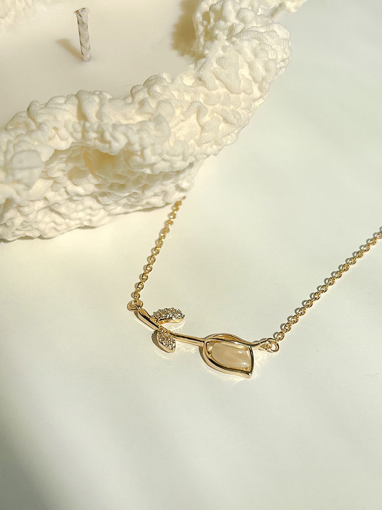 Parelmoer tulp ketting voor dames luxe bloemen collier_voghion.com