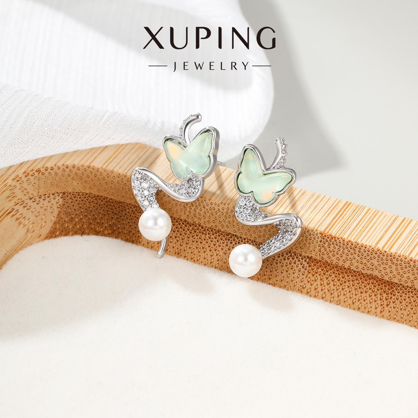 Xuping gemas artificiales de piedra moca mariposa pendientes de nicho femenino diseño de viento dulce perla pendientes de orejas