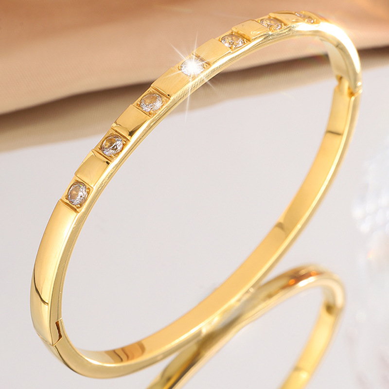 Brazalete de acero de titanio de moda de diseño simple de mujer electrodoméstica de titanio de diamante de rejilla ligera de lujo de alta versión no decoloración joyas de brazalete image 2