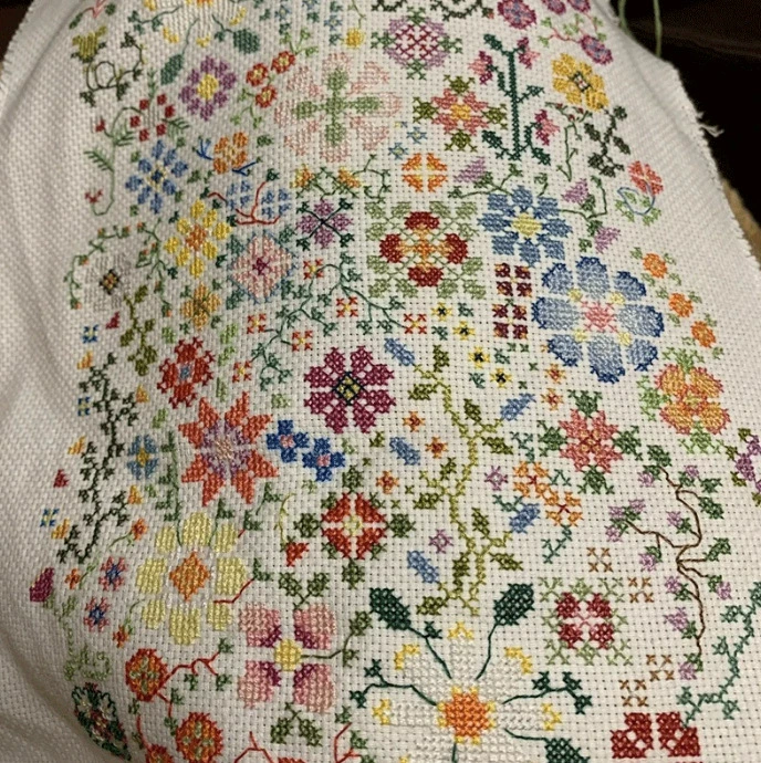 Цветок в день набор вышивки A Flower a Day Cross Stitch Kit A Flower a Day Cross Stitch Kit
