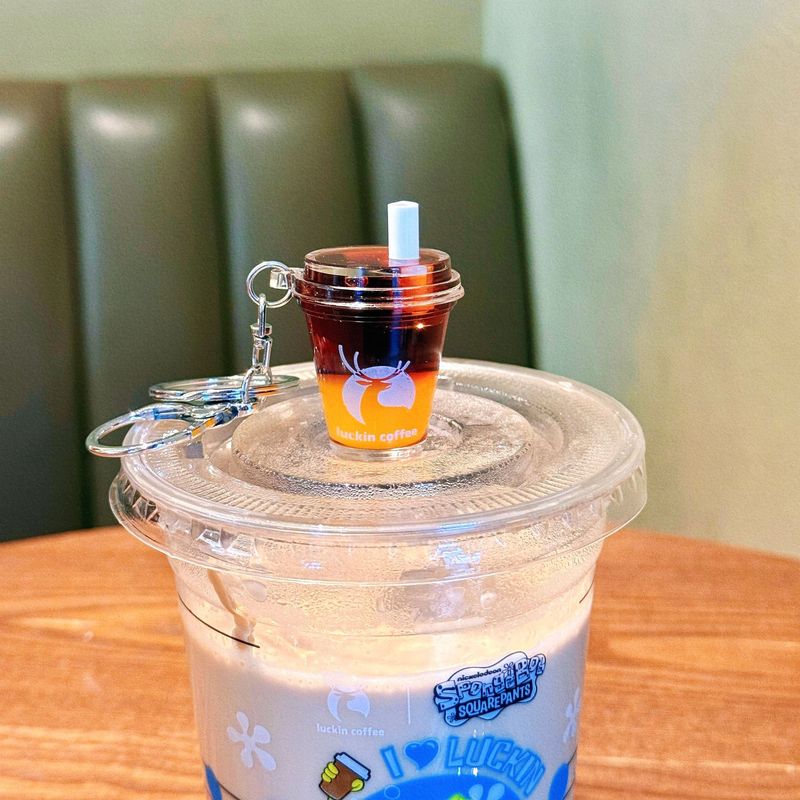 【在庫あり】クリエイティブ オイルフローティング ルイシン アメリカン オレンジ C コーヒーカップ キーホルダー バッグ ペンダント ギフト|undefined