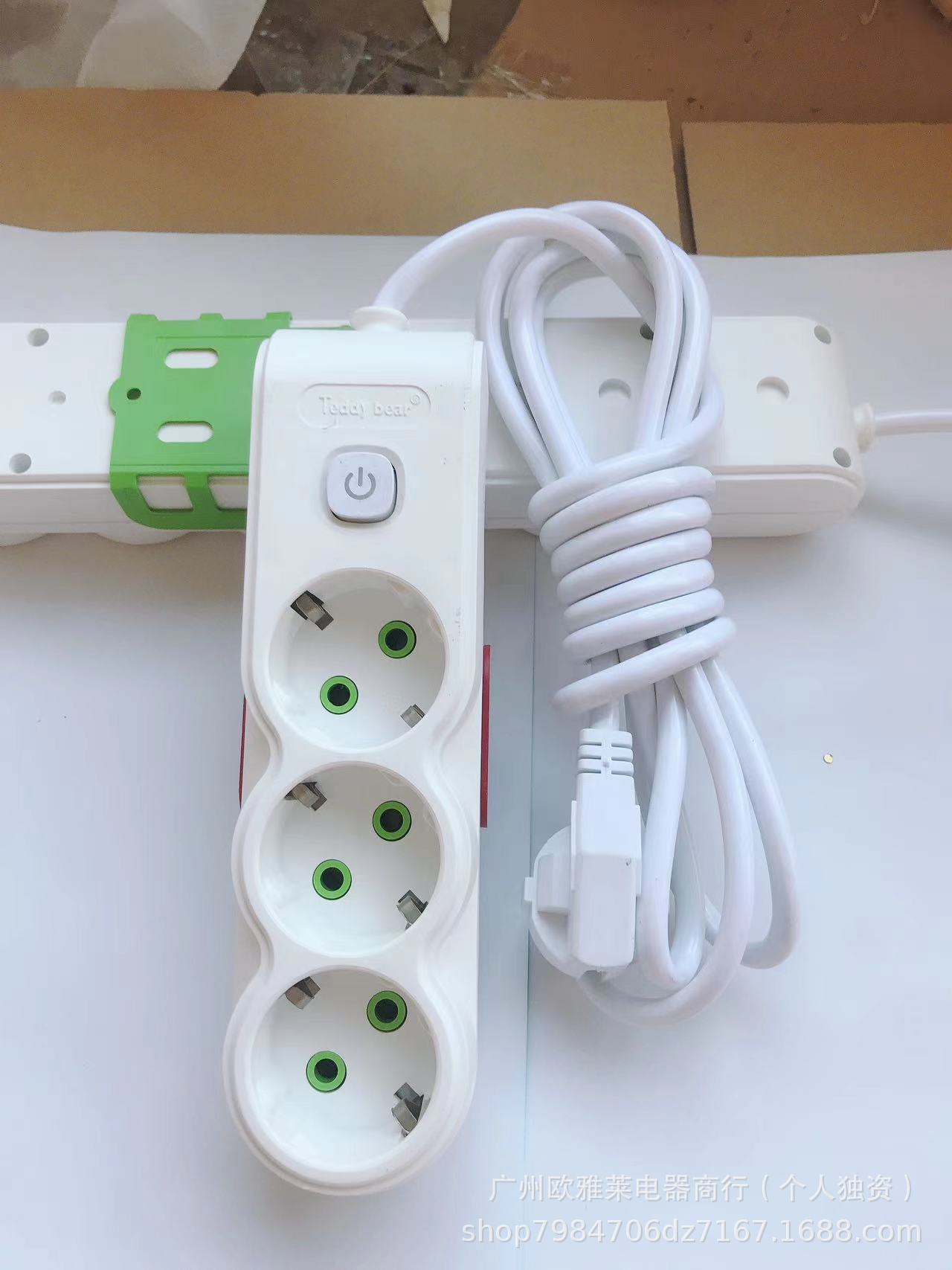 Ventas directas de comercio exterior transfronterizo USB enchufe de carga Euro Oriente Medio Asia Central Indonesia Ucrania Rusia placa de enchufe