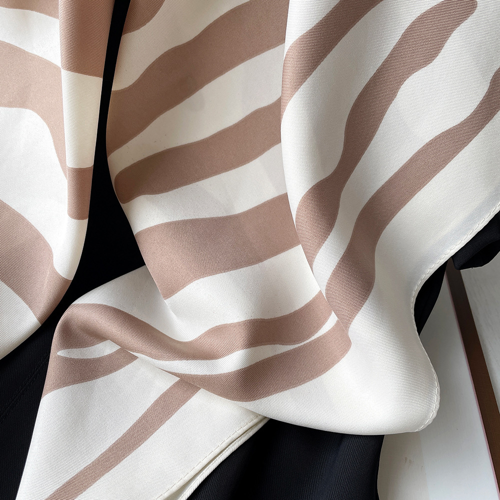 Damen Quadratisches Seidentuch Mit Zebra-muster Als Hijab_voghion.com