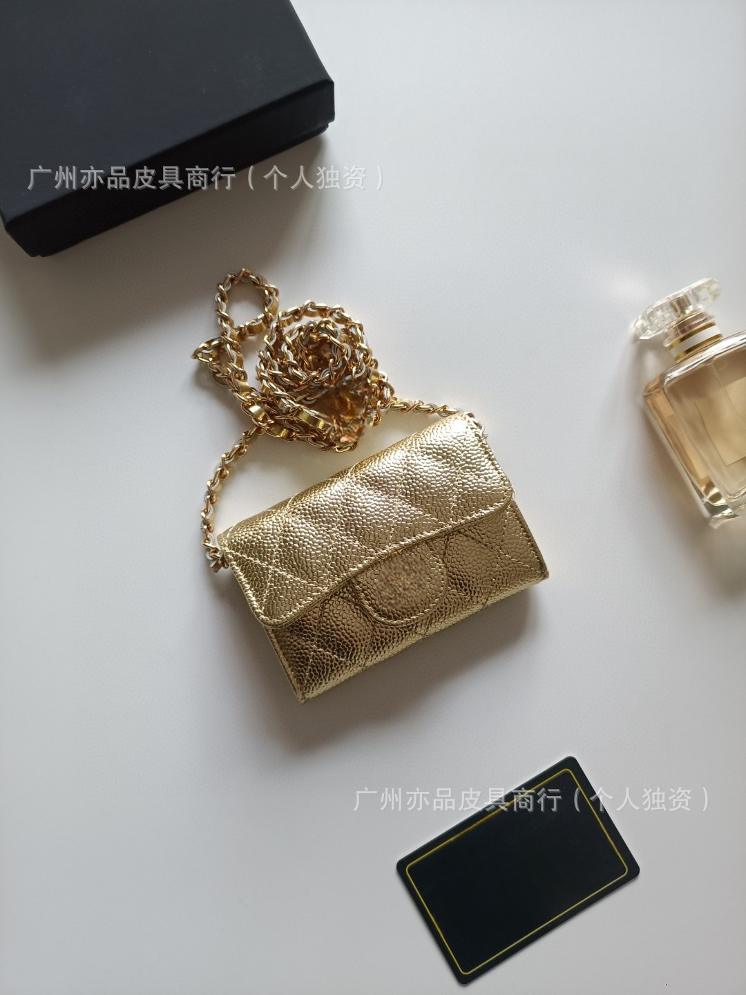 鱼子酱金色 / 11.3*7.5*2.1