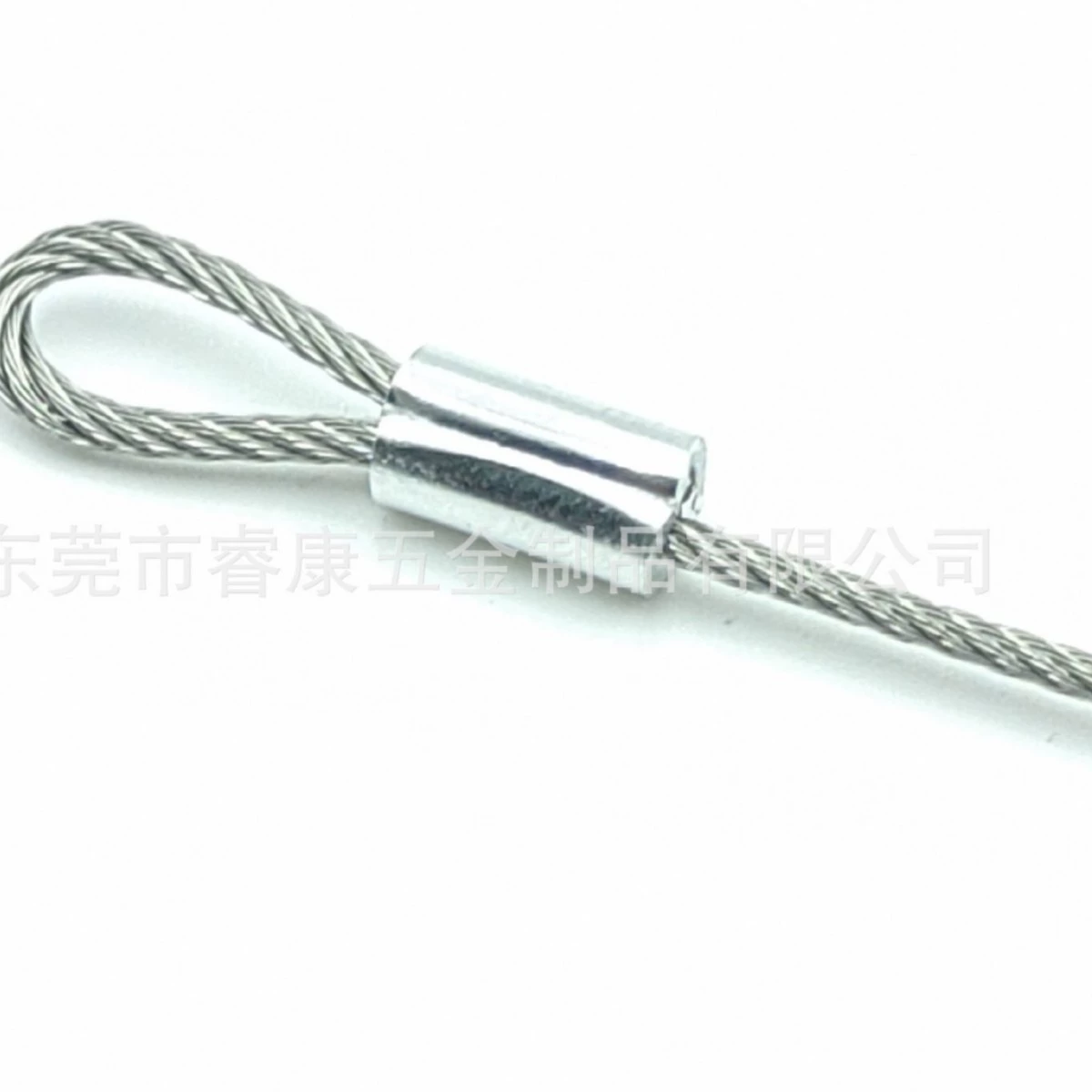 Производитель предлагает прямые поставки тросов из нержавеющей стали 304 для освещения, подвесных конструкций, тренировочных стульев, рекламных щитов, стальной трос натурального цвета.