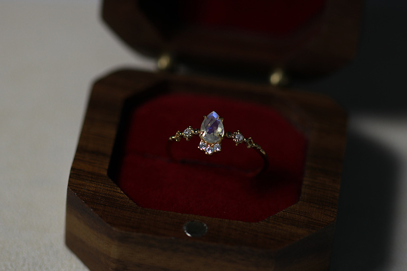 O1CN01rys5Xt2HimaYsQiLj !!4104979185 0 cib Silver Gold Plated Natural Blue Moonstone Ring