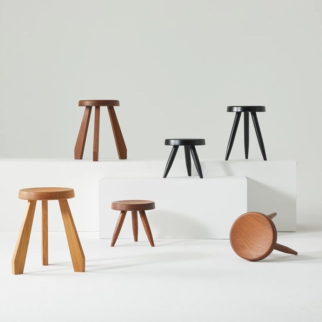 Solid Wood Small Stool for Home Use, Ash Wood Grain Round Stool for Living Room and Bedroom, Low Stool for Shoe Cabinet, Shoe Changing Stool, Portable Bench