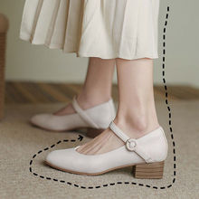 一件也发女风网红米色小香风百搭时尚浅口复古法式小方跟皮鞋