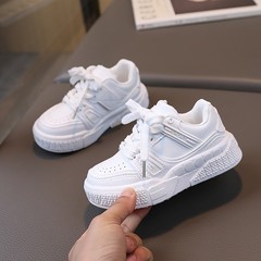 子供靴 2025 春と秋の新しい子供用スポーツシューズ男の子カジュアルスニーカー女の子ベビーホワイトシューズ革ソフトソール