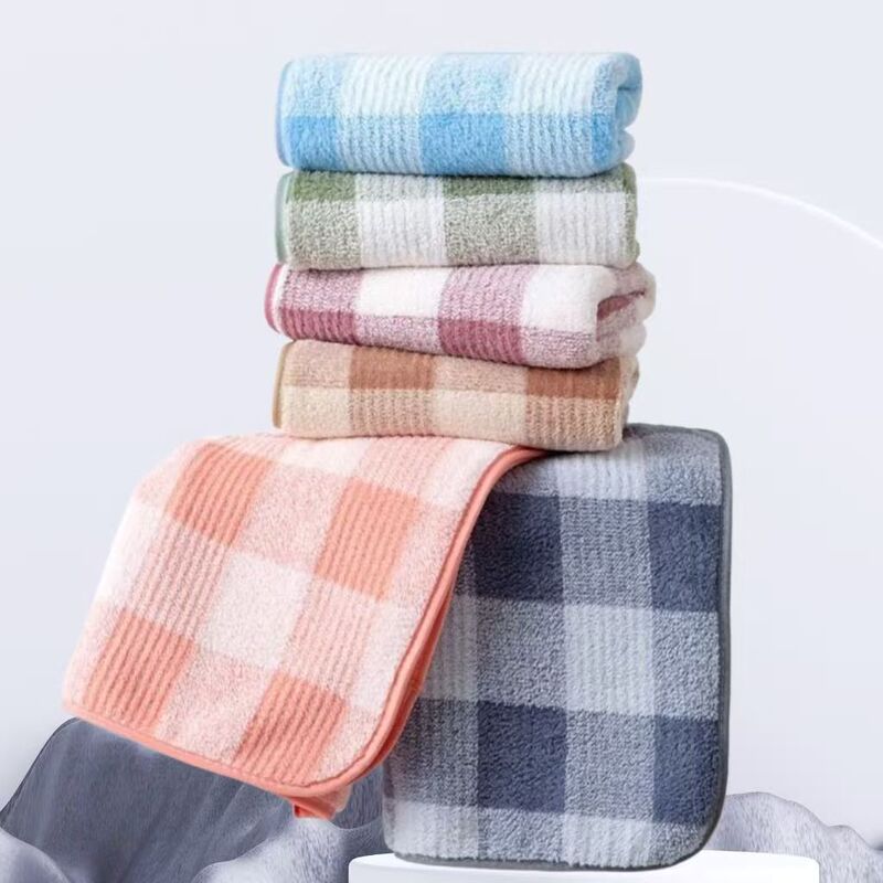 Wholesale in-stock checkered coral fleece towels, super soft and absorbent, for home use, face towels, and thick bath towels Wholesale in-stock checkered coral fleece towels, super soft and absorbent, for home use, face towels, and thick bath towels