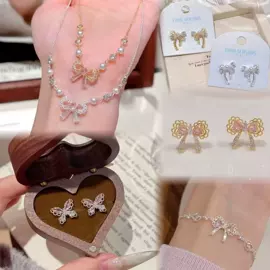 项链;耳钉;手链