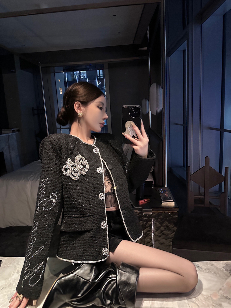 Otoño y invierno nuevo estilo Jin Mingyuan temperamento pequeña fragancia chaqueta de alta calidad clavos de trabajo pesado taladro tween grueso chaqueta corta para mujeres