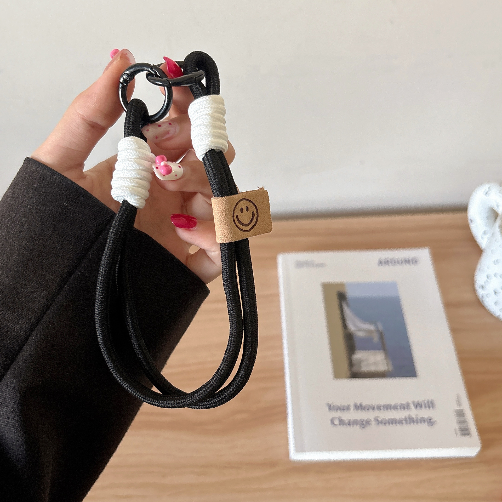 Double ring smiley-black and white