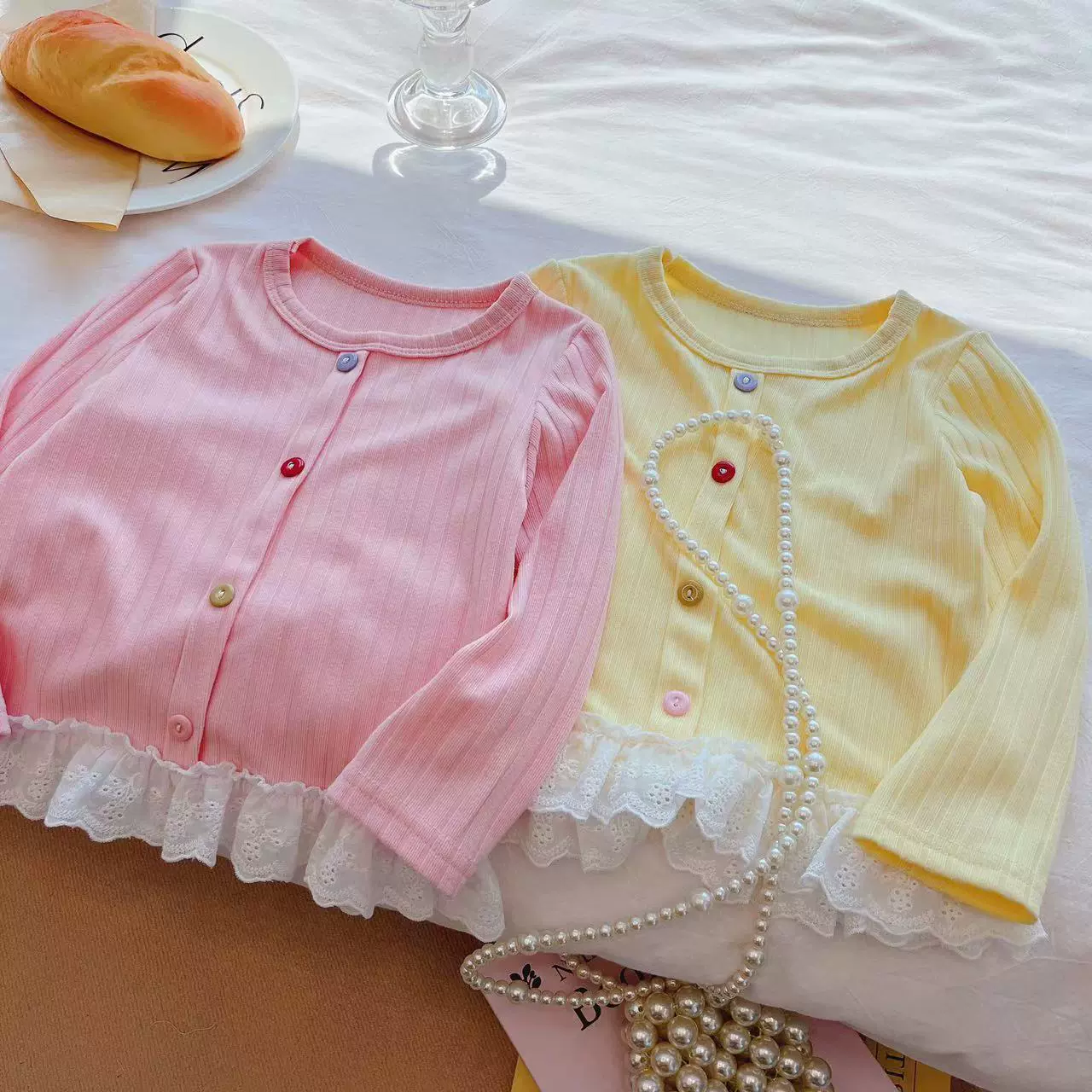 Новинка 2025, осенняя детская милая рубашка с кружевным низом, модный верхний топ для девочек, корейский стиль, внутренний слой