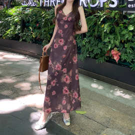 法式碎花v领连衣裙子夏季女2026新款显瘦气质风情万种的裙子批发