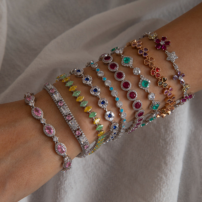 Gentle Retro Flower Bracelet with Colorful Diamonds, Niche Design, Exquisite and Luxurious Shiny Bracelet, New Fashion Hand Accessory Gentle Retro Flower Bracelet with Colorful Diamonds, Niche Design, Exquisite and Luxurious Shiny Bracelet, New Fashion Hand Accessory