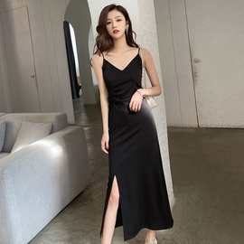 赫本黑色吊带连衣裙子女夏季2024新款高级收腰显瘦气质夏季长裙