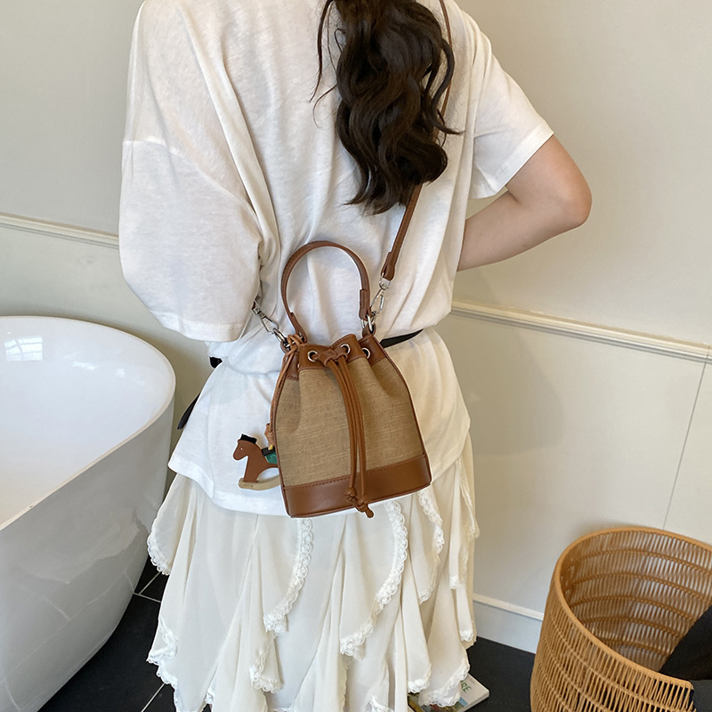 Bolso de cubo de moda transfronteriza 2025 nuevo bolso de hombro de nicho con cordón bolso diagonal bolso de alta gama mujer