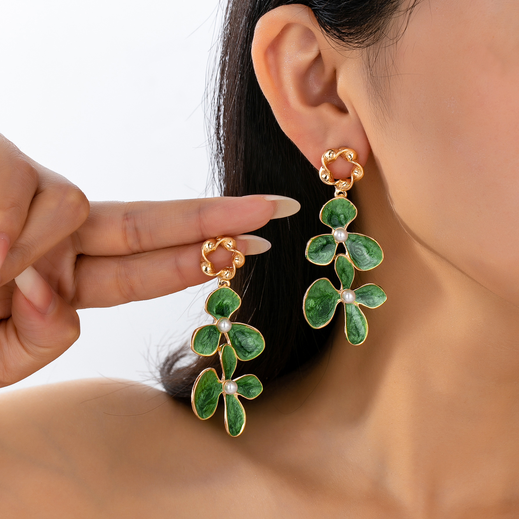 Cross-Border Hot-Selling Retro High-End Green Oil-Drip Flower Earrings Suitable for Women's Daily Wear, Banquets, and Vacations