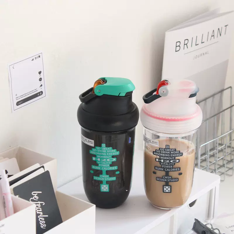 批发 新款随手杯蛋白粉摇摇杯运动健身杯子奶昔杯带搅拌球塑料杯