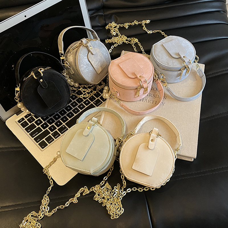 Bolsa de hombro coreana para niños y niñas de color sólido de perlas extranjeras mini bolso para bebés 2025 nueva cadena bolso para niños