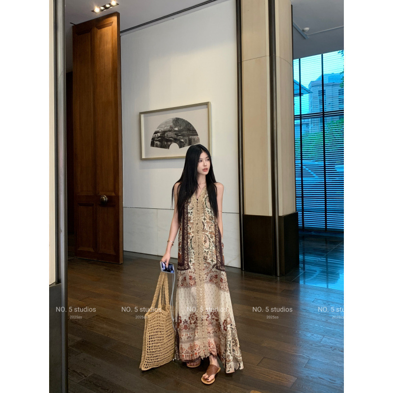 Temperament, Quiet and Luxurious, a Bohemian Style Dress That Is the Focus of Chiang Mai. Long Skirt for Women