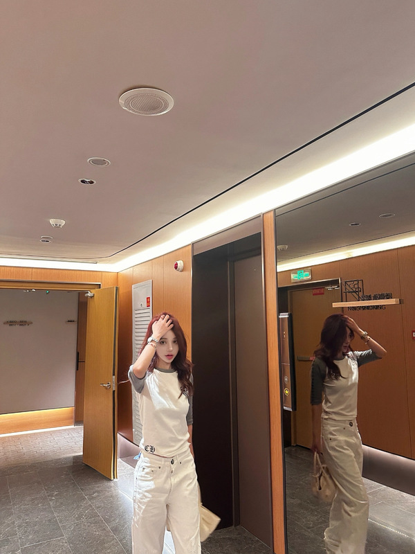 高版本~克罗伈牛仔裤女2025秋季皮面刺绣小众设计感窄版直筒裤女|undefined
