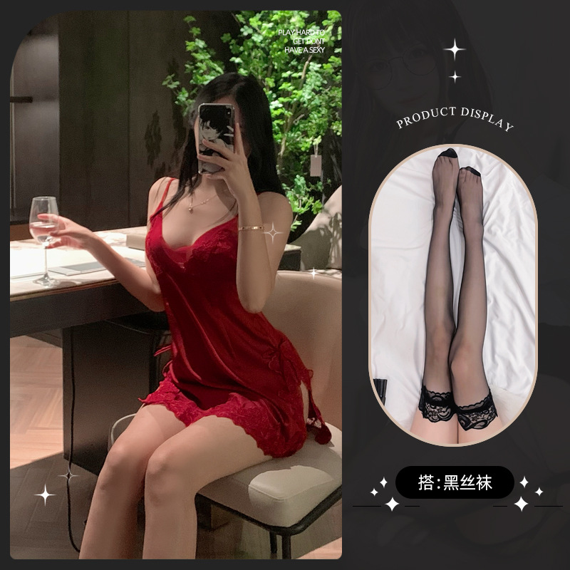 레드 슬링 스커트 블랙 스타킹