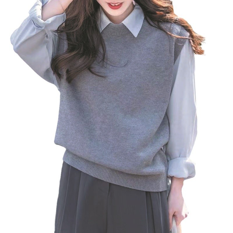 Velvet knitted sweater with a round collar