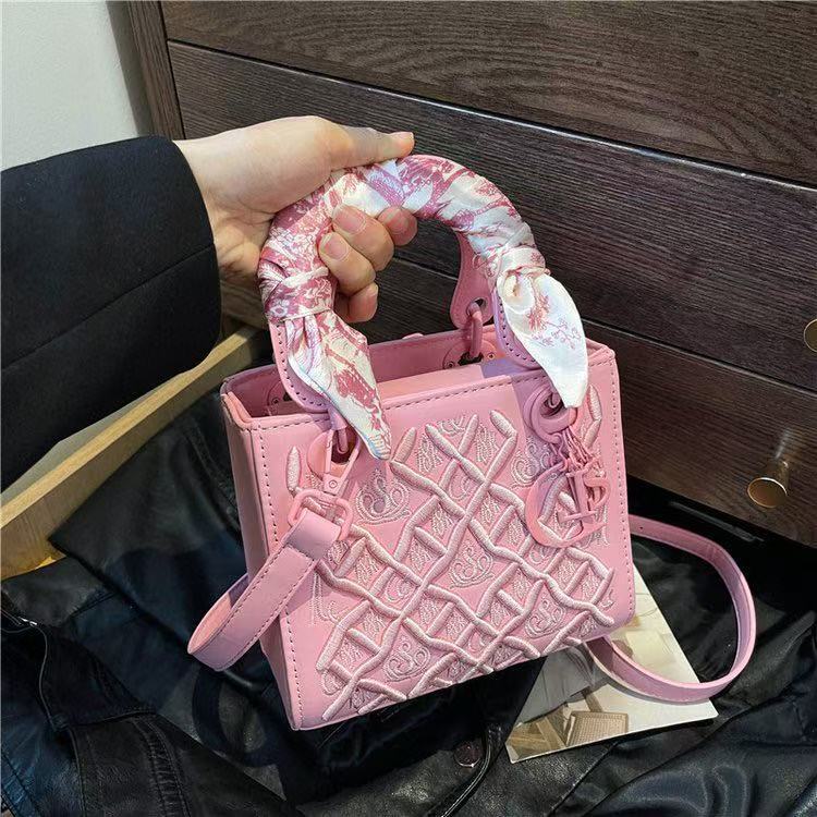 Fashionable Women's Handbag, Niche 2026 New Model, Versatile Tote Bag, Single Shoulder Lady Dior Quilted High-End Crossbody Embroidered Bag for Women Fashionable Women's Handbag, Niche 2026 New Model, Versatile Tote Bag, Single Shoulder Lady Dior Quilted High-End Crossbody Embroidered Bag for Women