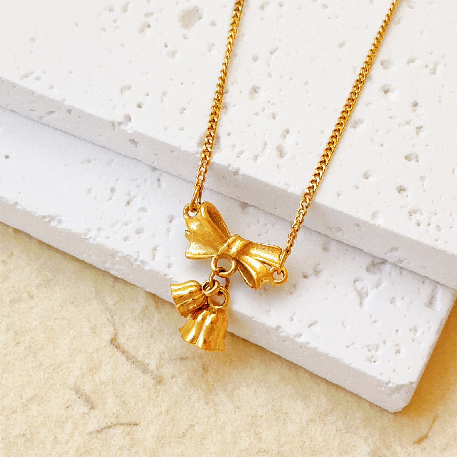 Collar de orquídeas de arco de princesa en fuga, oro de 18 quilates, diseño de alta calidad, cadena de clavícula para mujeres no se desvanece