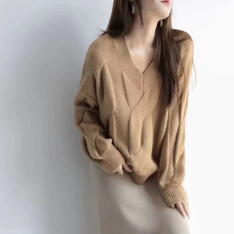 Productos europeos de alta calidad 2025 nuevo estilo de diseño nicho temperamento de moda de cuello en v camiseta de punto de flor de collar pullover suéter