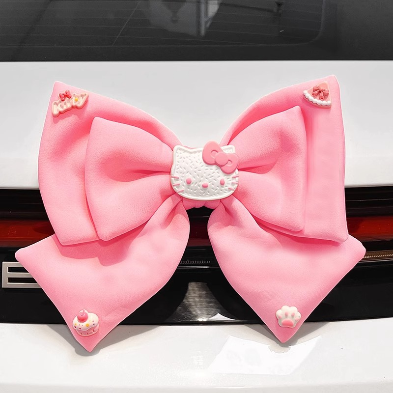 Una pieza de entrega, colgante de cola de coche, maletero exterior, muñeca, muñeca, motocicleta, muñeca, decoración de juguete, lazo