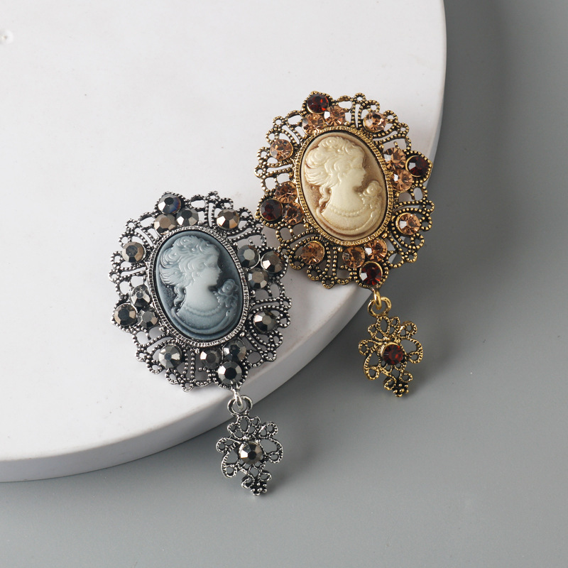 European and American Cross-Border Best-Selling Vintage Statue Hollow Beauty Head Brooch Creative Palace-Style Diamond-Encrusted Pendant Corsage Elegant