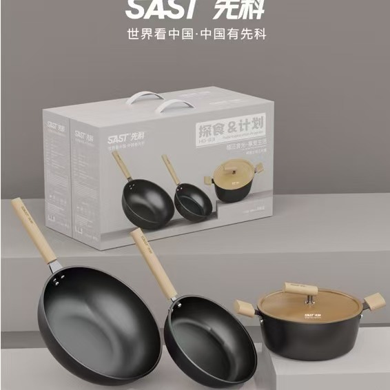 年紅三点セットの逸品四点セットの鍋セットです。|undefined