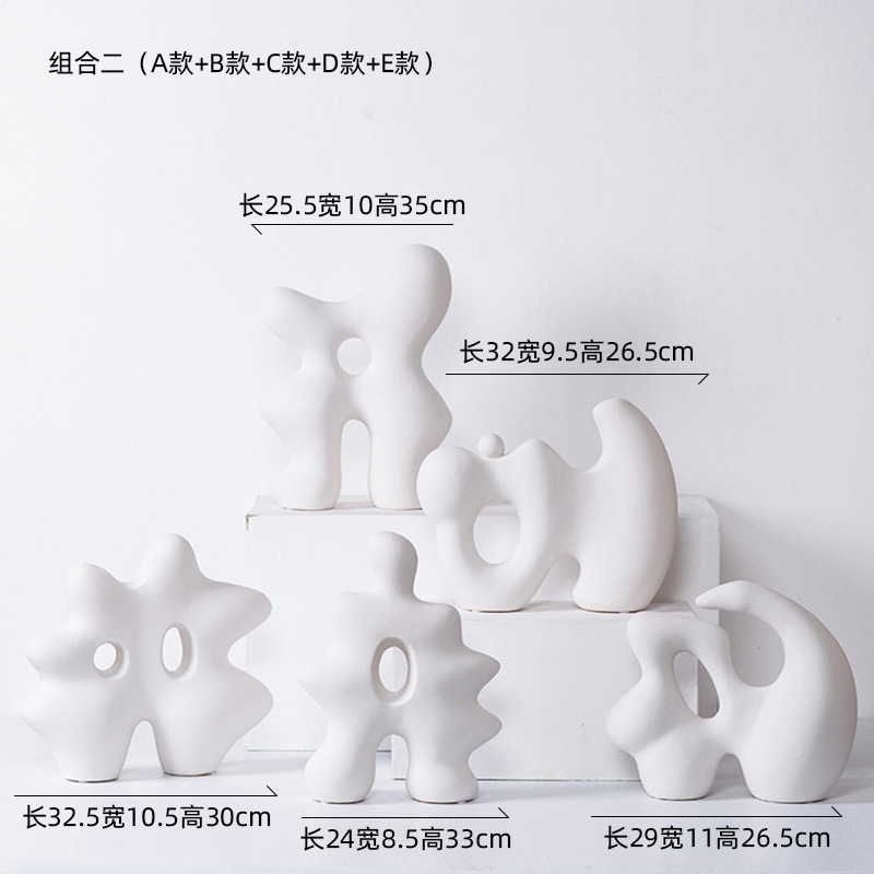 リビングルームの置物は軽くて豪華で高級な雰囲気のお酒棚の装飾品です。