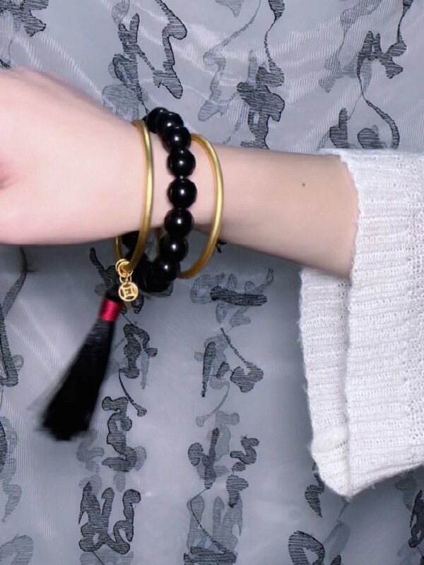 Wu Xie's Three-Piece Suit Always Subjects to the Charm of the Third Master